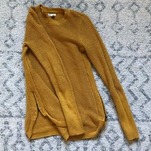 Loose knit long sleeve and zipper details